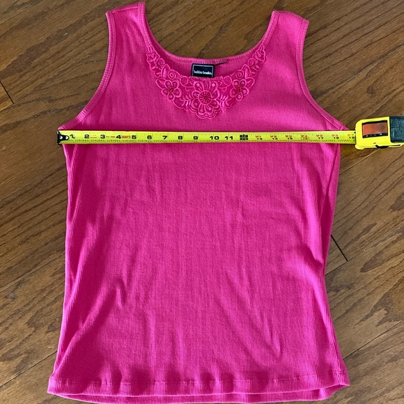 Bobbie Brooks fuchsia Ribbed tank top with floral lace & sequins - size large - Picture 8 of 10